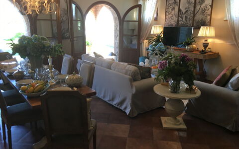 Villa Barbara: Éclairage, Design Intérieur, Pièce, Sol, Meubles, Salon, Sol, Design Intérieur, Canapé, Table