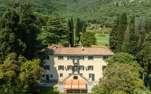 Villa de Ranieri: Propriété, Bâtiment, La Nature, Fenêtre, Paysage Naturel, Arbre, Végétation, Lot Terre, Maison, Biome