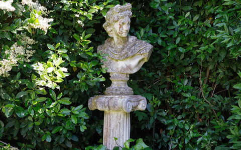 Villa de Ranieri: Sculpture, Statue, Sculpture Sur Pierre, Botanique, Art, Feuille, Jardin, Arbre, Plante, Monument