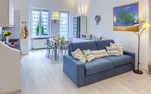 Casa Mary - Levanto: Meubles, Design Intérieur, Canapé, Sol, Sol, Pièce, Bois, Table, Salon, Plafond