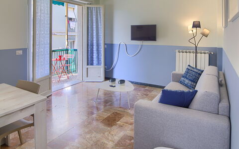 Giulia Apartment - Levanto: Table, Meubles, Canapé, Cadre, Télévision, Design Intérieur, Sol, Salon, Sol, Immobilier