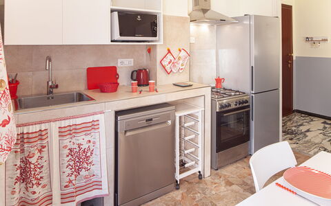 Giulia Apartment - Levanto: Cabinetry, Comptoir, Propriété, Meubles, Appareil De Cuisine, Cuisinière, Évier, Cuisine, Électroménager, Bois
