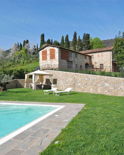 Montefiore: Propriété, Maison, Bâtiment, Piscine, Immobilier, Biens, Villa, Herbe, Zone Résidentielle, Domicile