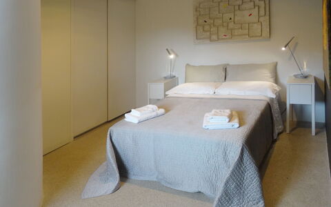 Casa Farfalla: Meubles, Design Intérieur, Mur, Sol, Sol, Chambre, Lit, Bois, Pièce, Plafond