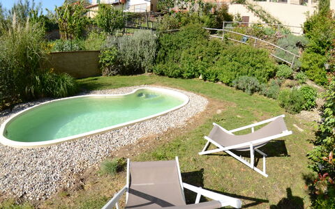 Al Colle Di Lari: Propriété, Piscine, Arrière-Cour, Herbe, Cour, Maison, Zone Résidentielle, Immobilier, Aménagement Paysager, Loisir