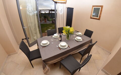 Al Colle Di Lari: Pièce, Propriété, Salle À Manger, Meubles, Table, Design Intérieur, Sol, Immobilier, Bâtiment, Table Cuisine Et Salle A Manger