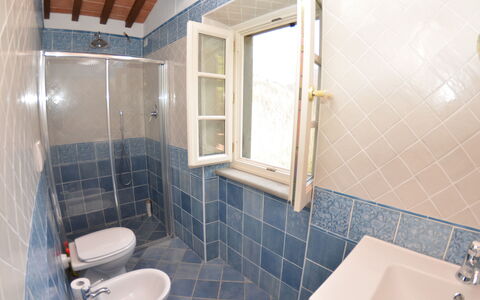 Anfora!!: Salle De Bains, Propriété, Pièce, Tuile, Immobilier, Architecture, Maison, Bâtiment, Sol, Design Intérieur