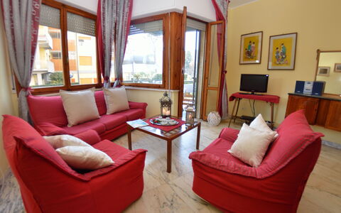 Carnevale: Salon, Meubles, Pièce, Propriété, Design Intérieur, Bâtiment, Canapé, Immobilier, Rideau, Maison