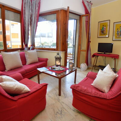 Carnevale: Salon, Meubles, Pièce, Propriété, Design Intérieur, Bâtiment, Canapé, Immobilier, Rideau, Maison