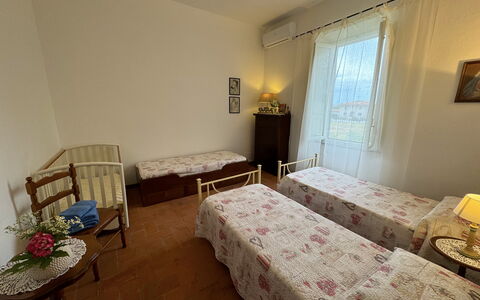 Casa Romana: Meubles, Sol, Sol, Design Intérieur, Bois, Chambre, Lit, Drap De Lit, Linge, Literie