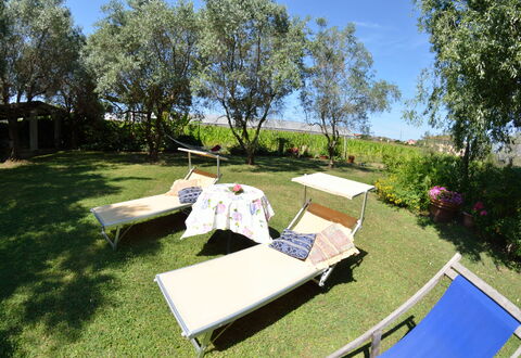 Casa Romana: Propriété, Arbre, Herbe, Communauté Des Plantes, Table, Loisir, Immobilier, Maison, Des Loisirs, Vacances