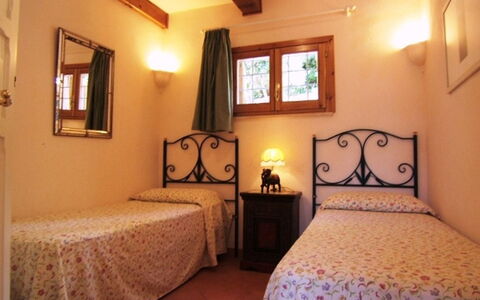 Raggio Di Sole Sull'argentario: Chambre, Lit, Pièce, Meubles, Drap De Lit, Propriété, Cadre De Lit, Literie, Design Intérieur, Bâtiment