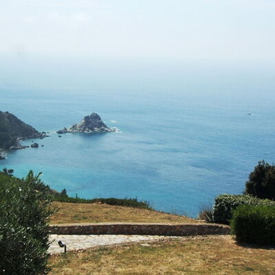 Raggio Di Sole Sull'argentario: Ciel, Mer, Côte, Cotiers Et Relief Océaniques, Atmospherique Phénomène, Promontoire, Océan, Promontoire, Baie, Arbre