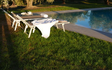 Agriturismo La Pieve: Mobilier De Jardin, Meubles, Table, Tableau De Plein Air, Herbe, Balancelle, Arbre, Piscine, Architecture, Arrière-Cour