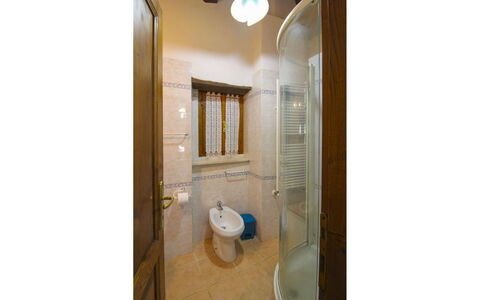 La Casa del Nonno: Lavabo, Luminaire Plomberie, Salle De Bains, Sol, Sol, Design Intérieur, Plomberie, Évier, Toilette, Robinet