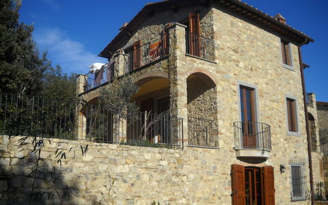 Casa Alla Minuccia Di Villa a Sesta: Propriété, Maison, Bâtiment, Architecture, Mur, Façade, Domicile, Médiéval Architecture, Immobilier, Arbre