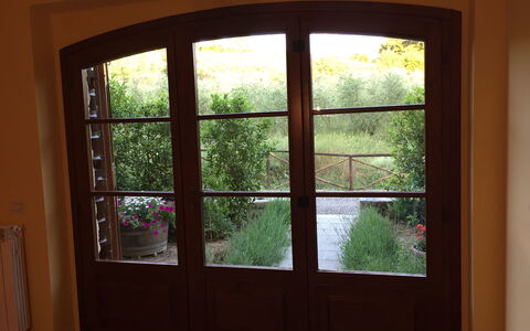 Casa Alla Minuccia Di Villa a Sesta: Fenêtre, Pièce, Architecture, Fenêtre À Guillotine, Daylighting, Arbre, Domicile, Porte, Design Intérieur, Maison