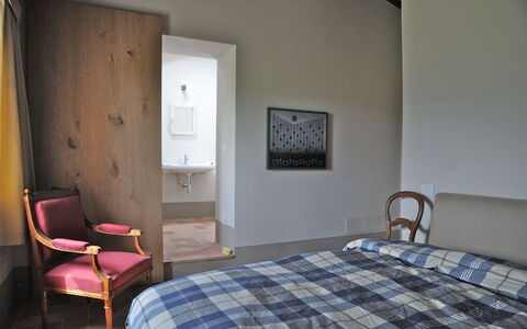 Podere Palazzo: Chambre, Pièce, Meubles, Lit, Propriété, Drap De Lit, Bâtiment, Design Intérieur, Mur, Sol