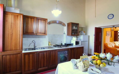 Galleria di Brolio: Pièce, Comptoir, Propriété, Cuisine, Meubles, Cabinetry, Bâtiment, Design Intérieur, Maison, Immobilier