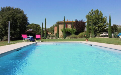 Galleria di Brolio: L'Eau, Ciel, Plante, Propriété, Piscine, Bâtiment, Bleu Azur, Arbre, Loisir, Herbe