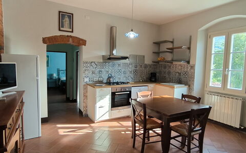 La Gropina Di Loro Ciuffenna: Meubles, Table, Cabinetry, Comptoir, Cuisine, Bois, Fenêtre, Sol, Design Intérieur, Sol