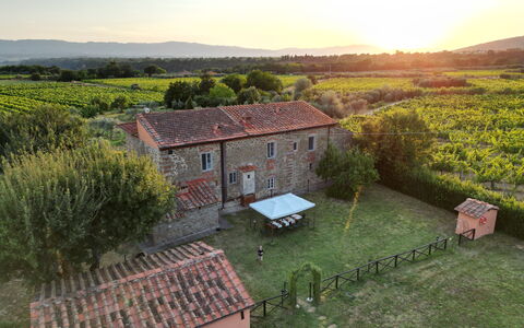 La Gropina Di Loro Ciuffenna: Plante, Ciel, Bâtiment, Fenêtre, Paysage Naturel, Maison, Arbre, Montagnes, Lot Terre, Agriculture