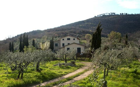 Villa Eleonora: Village De Montagne, Paysage Naturel, Propriété, Station De Montagne, Zone Rurale, Colline, Arbre, Printemps, Montagnes, Montagne