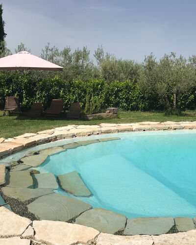 Villa Eleonora: Piscine, Mobilier De Jardin, Loisir, Dalle, Ombre, Arrière-Cour, Aménagement Paysager, Caractéristique De L'Eau, Recours, Parapluie