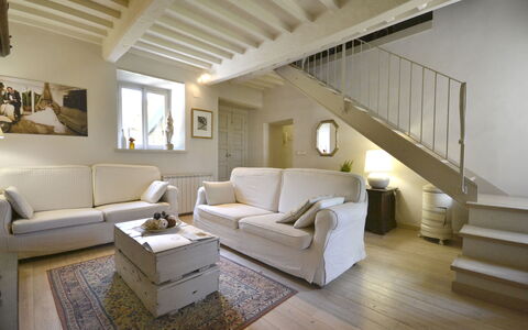 Villa Magnolia: Salon, Pièce, Design Intérieur, Meubles, Propriété, Sol, Bâtiment, Parquet, Plafond, Maison