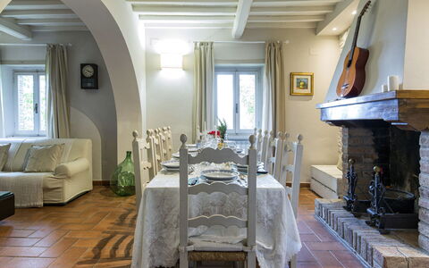 Villa Magnolia: Pièce, Propriété, Bâtiment, Design Intérieur, Meubles, Salon, Sol, Plafond, Salle À Manger, Table