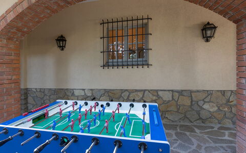 Villa Mimosa: Fenêtre, L'Eau, Architecture, Bâtiment, Bois, Loisir, Jeux Et Sports D'Intérieur, Symétrie