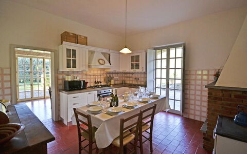 Villa Mimosa: Propriété, Pièce, Bâtiment, Meubles, Design Intérieur, Sol, Plafond, Maison, Cuisine, Immobilier