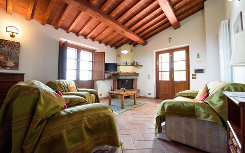 Villa Rubino: Pièce, Chambre, Propriété, Meubles, Design Intérieur, Bâtiment, Plafond, Drap De Lit, Maison, Lit