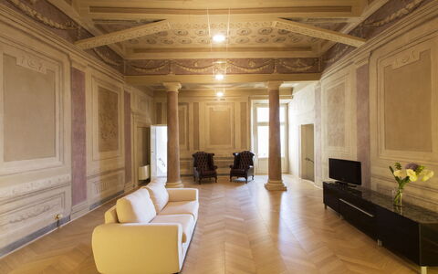 Appartamento Imperiale: Bâtiment, Design Intérieur, Pièce, Propriété, Plafond, Sol, Mur, Hall, Meubles, Salon