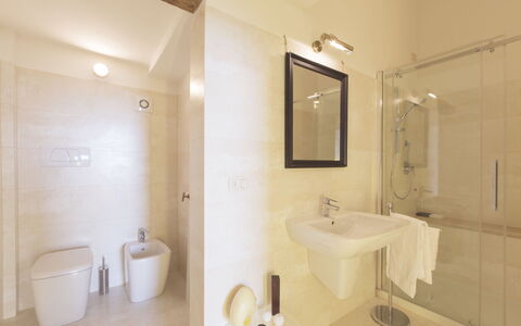 Appartamento Imperiale: Salle De Bains, Propriété, Pièce, Design Intérieur, Luminaire Plomberie, Mur, Bâtiment, Immobilier, Architecture, Maison