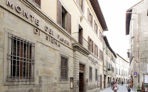 Appartamento Imperiale: Rue, Ville, Quartier, Architecture, Bâtiment, Établissements Humains, Façade, Ville, Route, Infrastructure