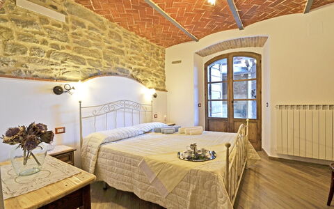 Appartamento Luna: Chambre, Pièce, Propriété, Meubles, Lit, Design Intérieur, Plafond, Mur, Bâtiment, Cadre De Lit