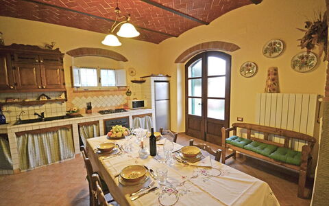 Appartamento Luna: Pièce, Propriété, Salle À Manger, Bâtiment, Design Intérieur, Plafond, Meubles, Table, Restaurant, Immobilier