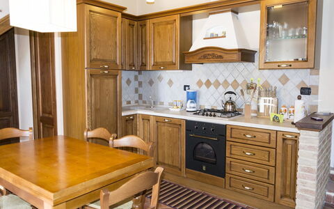 Villa Camelia: Meubles, Comptoir, Cabinetry, Pièce, Cuisine, Propriété, Design Intérieur, Bâtiment, Maison, Sol