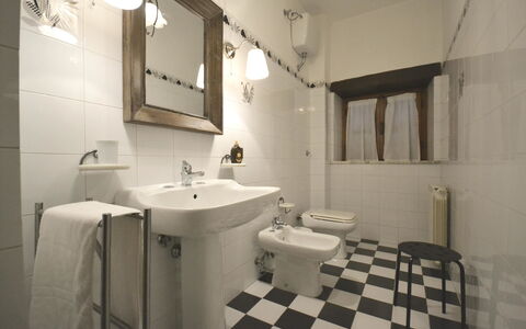 Casa i Pini: Salle De Bains, Propriété, Pièce, Design Intérieur, Tuile, Sol, Bâtiment, Mur, Évier, Architecture