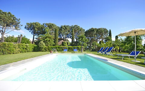 Casa i Pini: Piscine, Propriété, Immobilier, Loisir, Recours, Biens, Ciel, Maison, Vacances, Bâtiment