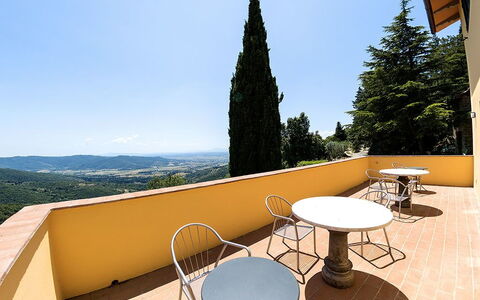 Villa Del Sole: Propriété, Immobilier, Toit, Architecture, Maison, Arbre, Table, Pièce, Balcon, Bâtiment