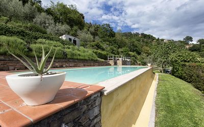 Villa Del Sole: Propriété, Immobilier, Piscine, Maison, Vacances, Arbre, Villa, Bâtiment, Biens, Arrière-Cour