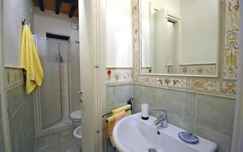 Appartamento Passerini: Salle De Bains, Pièce, Propriété, Évier, Accessoire Salle De Bain, Robinet, Design Intérieur, Luminaire Plomberie, Armoire De Toilette, Lavabo