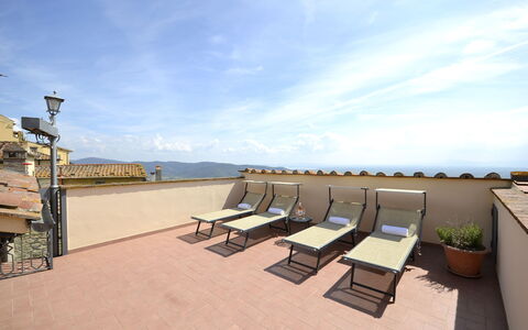 Terrazza Cortonese: Propriété, Toit, Bâtiment, Pièce, Maison, Immobilier, Architecture, Ciel, Appartement, Domicile
