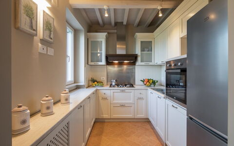 Villa Chiara: Comptoir, Pièce, Cabinetry, Propriété, Meubles, Cuisine, Design Intérieur, Bâtiment, Plafond, Évier