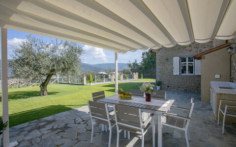 Villa Chiara: Propriété, Bâtiment, Maison, Immobilier, Domicile, Patio, Biens, Pièce, Porche, Design Intérieur