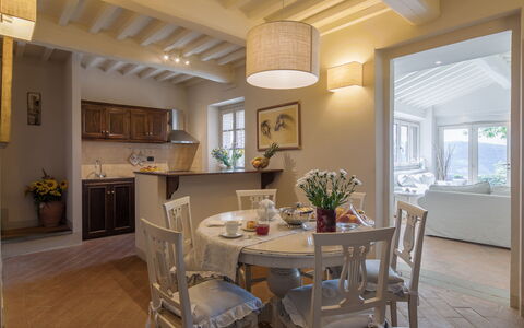 Villa Ginestra: Pièce, Plafond, Propriété, Salle À Manger, Meubles, Design Intérieur, Bâtiment, Sol, Table, Maison