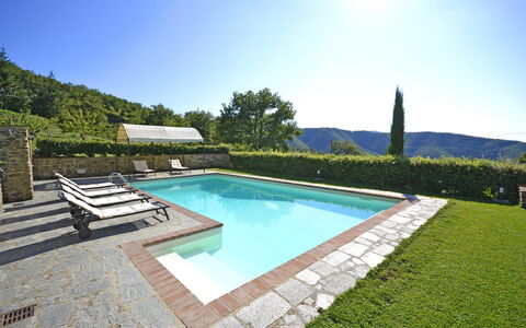 Villa Ginestra: Piscine, Propriété, Maison, Bâtiment, Immobilier, Herbe, Villa, Biens, Domicile, Arrière-Cour