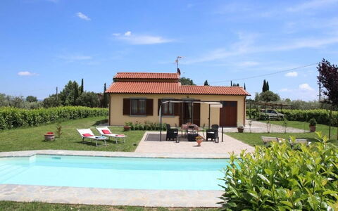 Villa Mira: Maison, Zone Résidentielle, Piscine, Domicile, Porte, Chalet, Biens, Ferme, Hacienda, Jardin